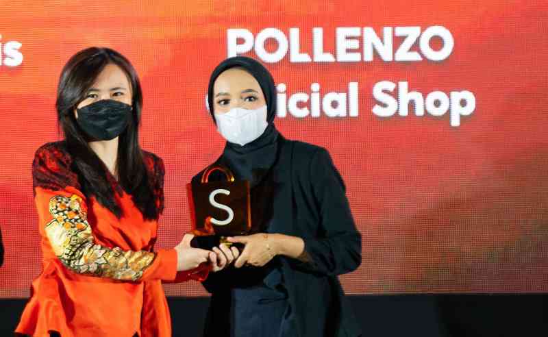 Hijab 'Adinda' Sabet Shopee Super Awards 2021