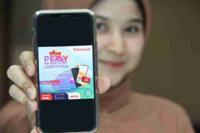 Bisnis Hari Ini: Modal Telkomsel POIN | Pelanggan Sumatera Bisa Dapat Smartphone 5G & Saldo Link Aja