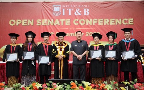 64 Wisudawan Terbaik Lulusan Institut Bisnis IT&B Diwisuda-2