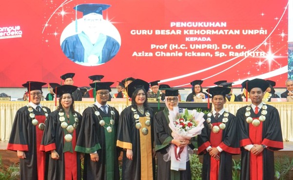 Prof Dr dr Aziza Ghanienl Icksan Dianugerahi Guru Besar Kehormatan UNPRI