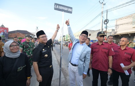 Ridwan Kamil Resmikan Jalan Cibarusah-Cikarang dengan Nama KH. R. Ma'mun Nawawi