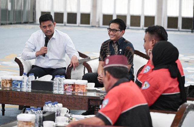 Komunitas Vespa Sowan ke Gubernur Bobby Nasution