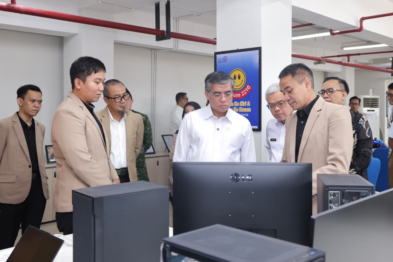Mahasiswa Perlu Seimbangkan Keahlian Teknis dan Kemampuan Komunikasi